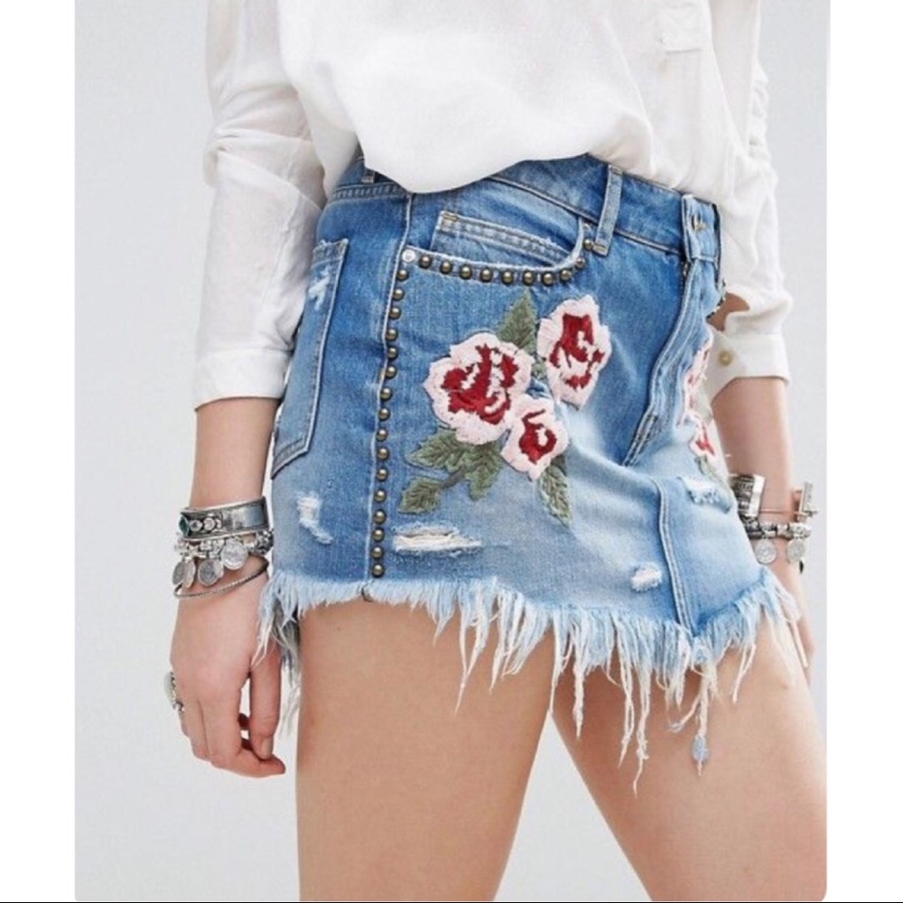 🥀 Free People Wild Rose Embroidered skirt!!!